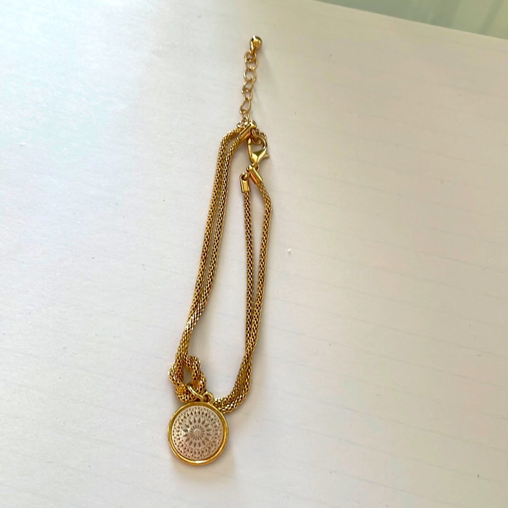 ☘️2/$15☘️Gold plated bracelet with charm